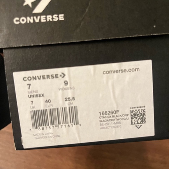 I love my Converse, but my foot has gotten too wide for them. - Picture 4 of 4